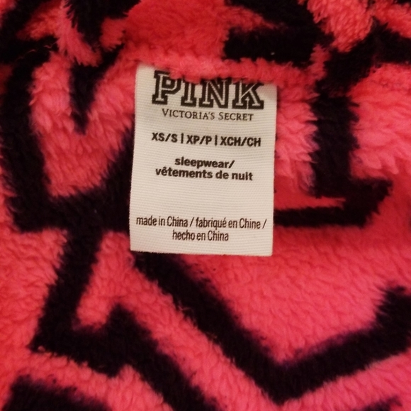 PINK Robe - Picture 3 of 3